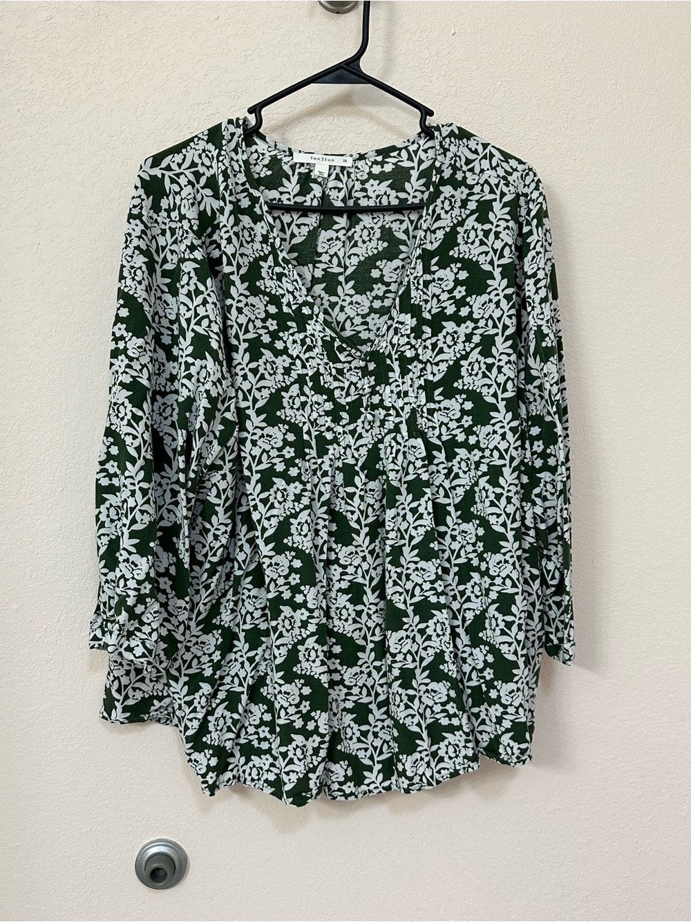 fun 2 fun Dark Green and White Floral Button-Front Blouse